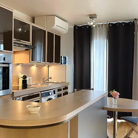 Апартаменты 60m2 - 6 Pers Max - Dernier Etage - Parking Gratuit - Paris - Metro 4min - Spacieux, Calme Et Ensoleille - Free Wifi