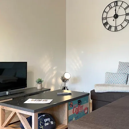 60m2 - 6 Pers Max - Dernier Etage - Parking Gratuit - Paris - Metro 4min - Spacieux, Calme Et Ensoleille - Free Wifi *